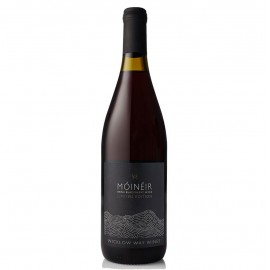 Móinéir Irish Blackberry Wine with Wild Elderberries